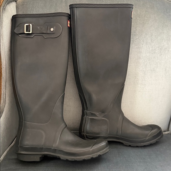 Hunter Black Tall Rubber Rain Boots with Red Logo - Picture 2 of 7
